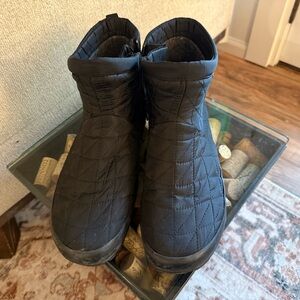Women’s bogs size 9 boots